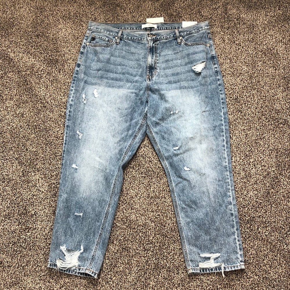 Kancan Straight Fit Distressed Jeans NWT